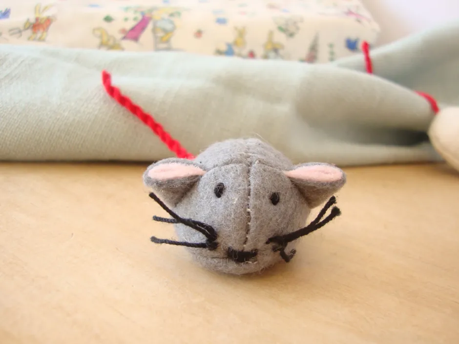 Cottontails Baby Handmade Felt*Handmade little felt mouse - grey