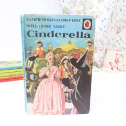 Cottontails Baby Vintage*VINTAGE Ladybird book - Cinderella (mid 1970s)