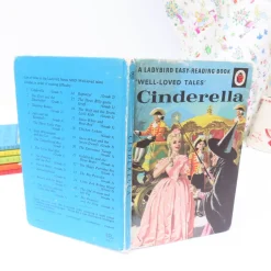 Cottontails Baby Vintage*VINTAGE Ladybird book - Cinderella (mid 1970s)