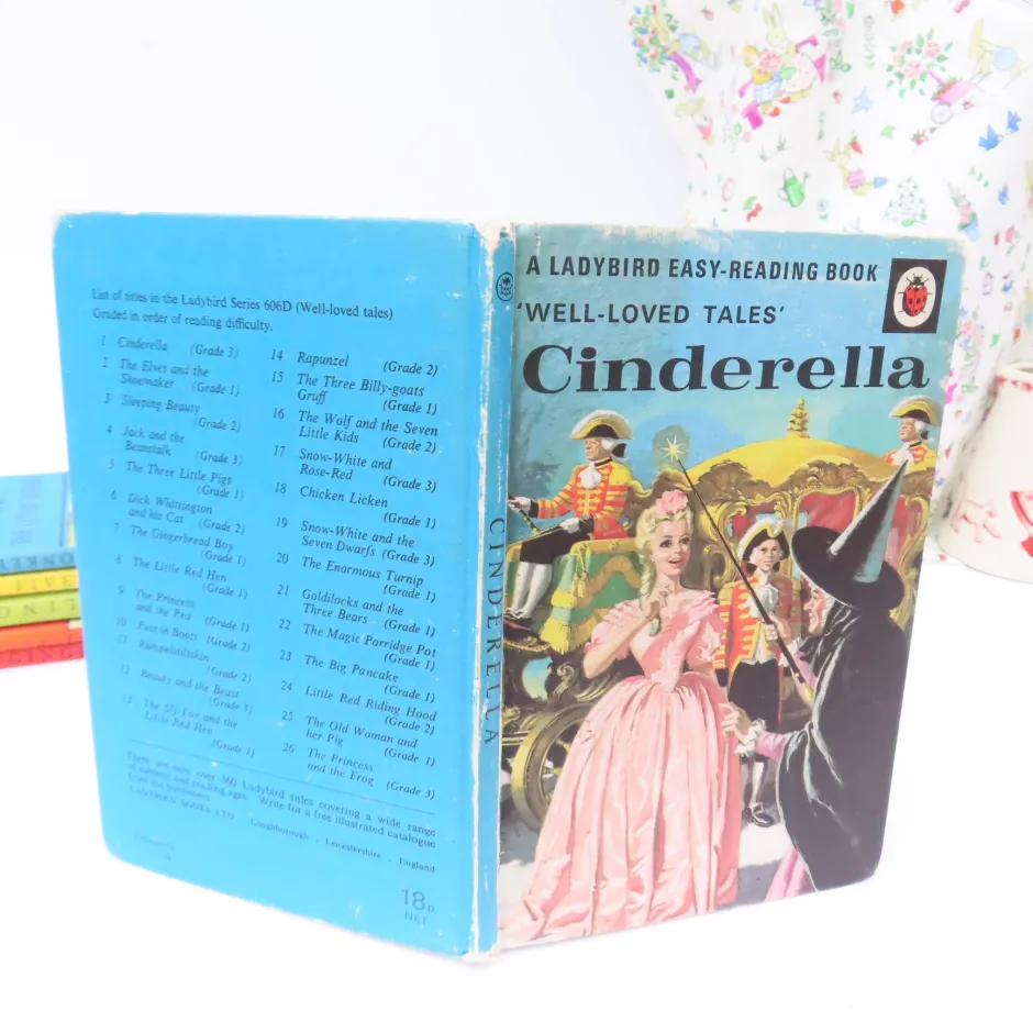 Cottontails Baby Vintage*VINTAGE Ladybird book - Cinderella (mid 1970s)
