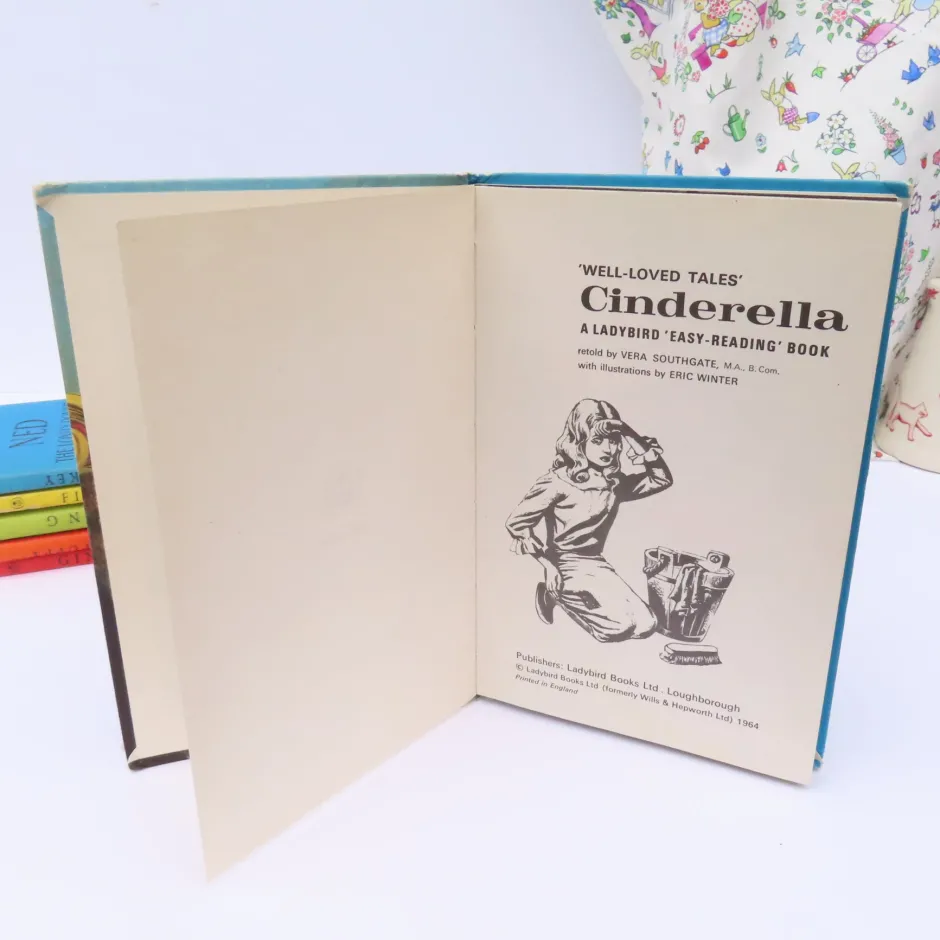 Cottontails Baby Vintage*VINTAGE Ladybird book - Cinderella (mid 1970s)