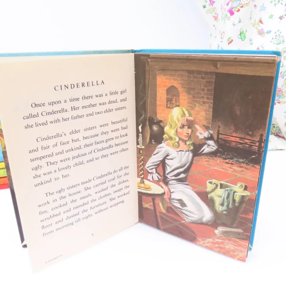 Cottontails Baby Vintage*VINTAGE Ladybird book - Cinderella (mid 1970s)