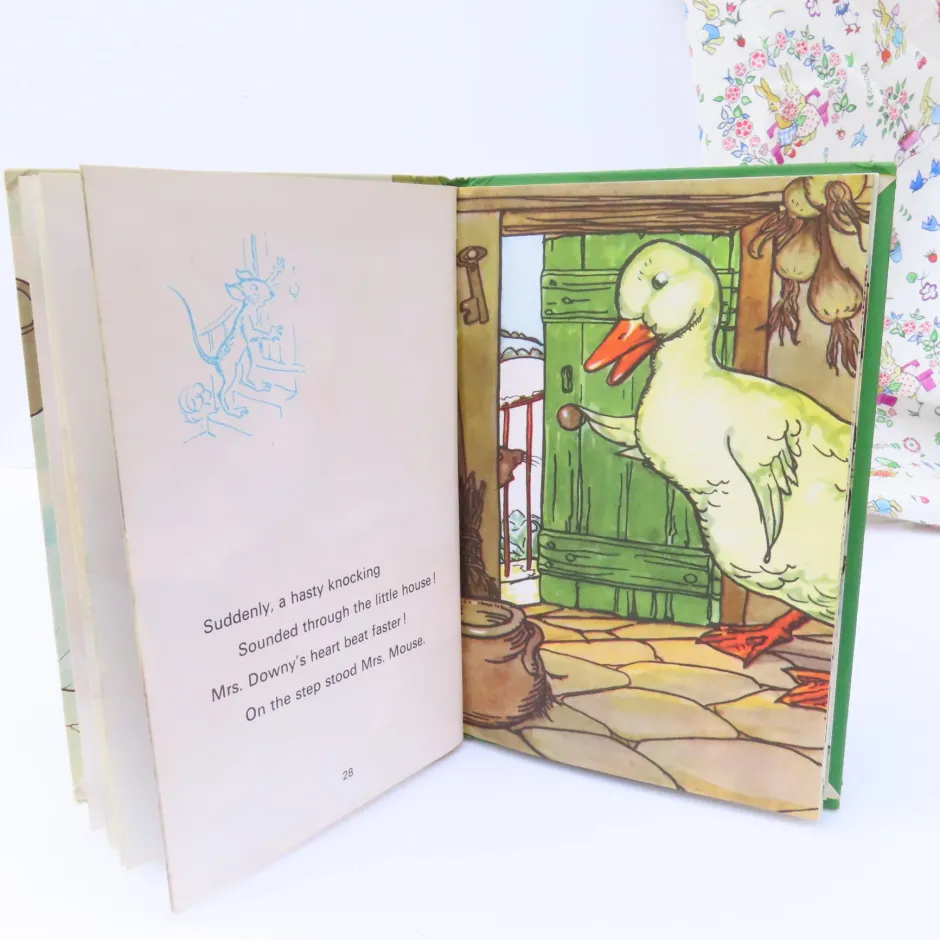 Cottontails Baby Vintage*VINTAGE Ladybird book - Downy Duckling (1974)