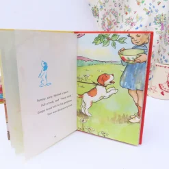 Cottontails Baby Vintage*VINTAGE Ladybird book - Ginger's Adventures (1974)