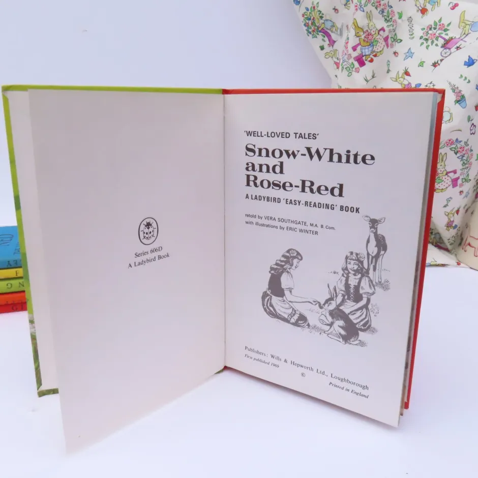 Cottontails Baby Vintage*VINTAGE Ladybird book - Snow-White and Rose-Red (early 1970s)