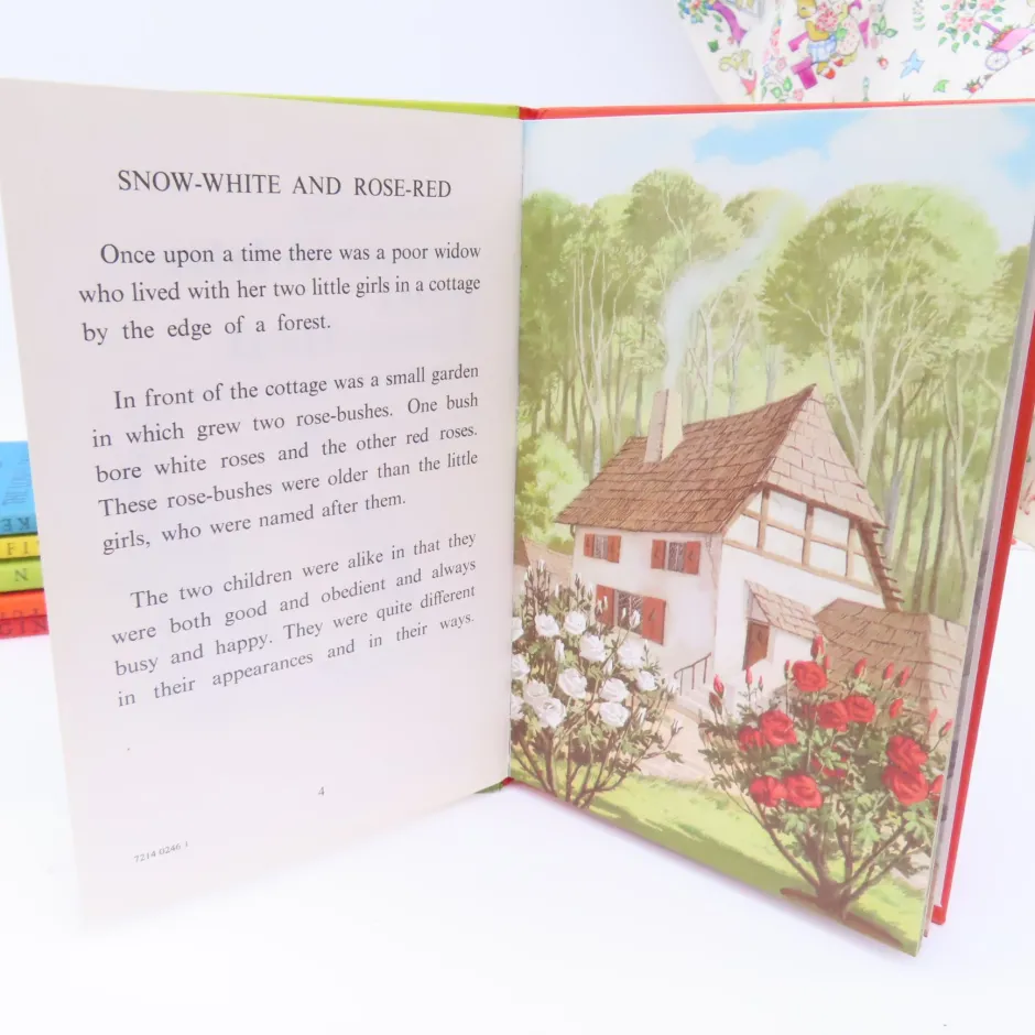 Cottontails Baby Vintage*VINTAGE Ladybird book - Snow-White and Rose-Red (early 1970s)
