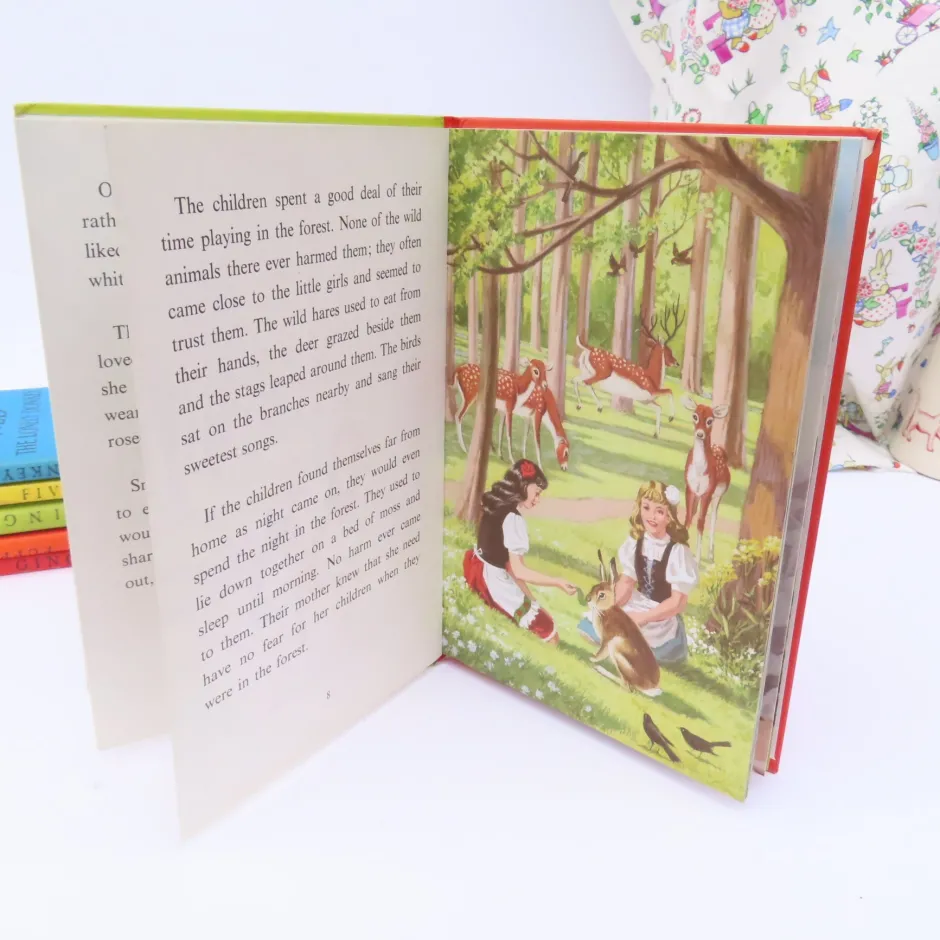 Cottontails Baby Vintage*VINTAGE Ladybird book - Snow-White and Rose-Red (early 1970s)